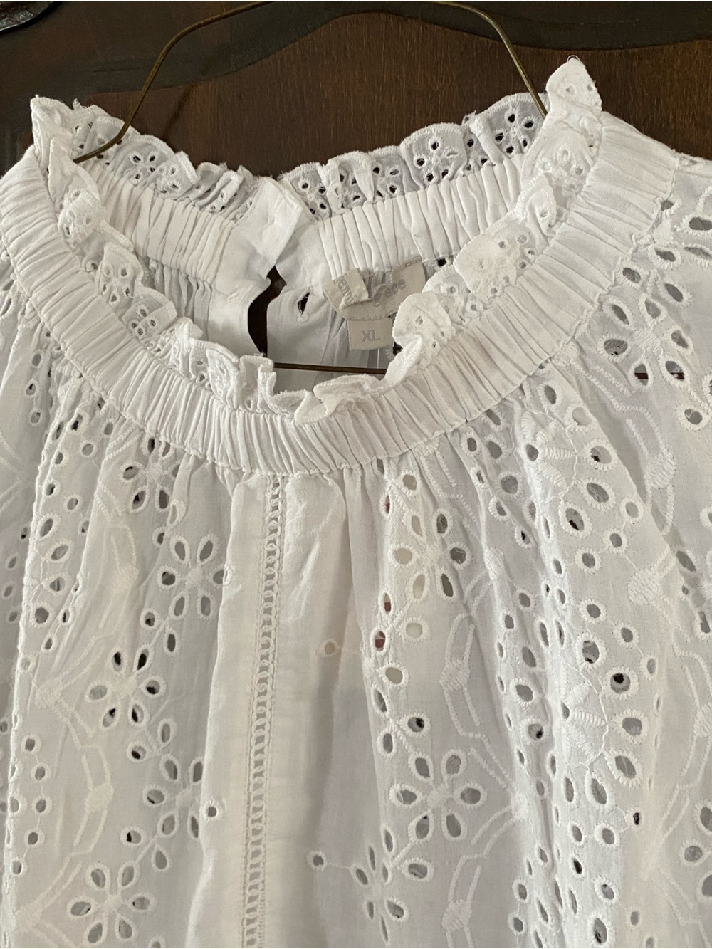 White eyelet 100% cotton button back blouse XL NWOT bust apx 25” - Picture 2 of 3